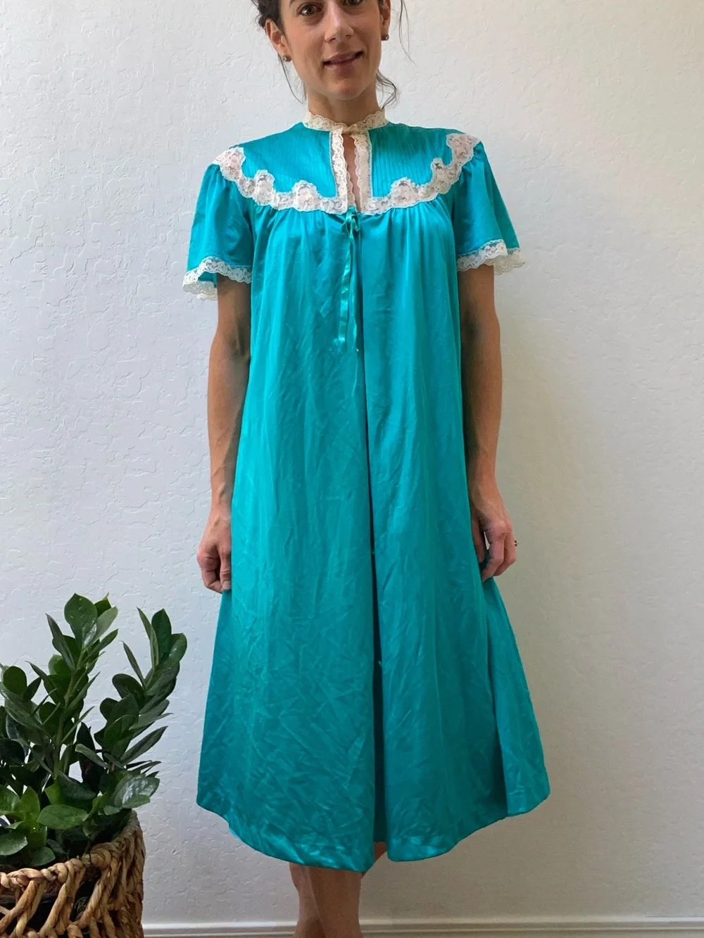 Vintage JC Penney Teal Aqua Nylon Satin Peignoir Set with Cream Lace Trim - Picture 4 of 16